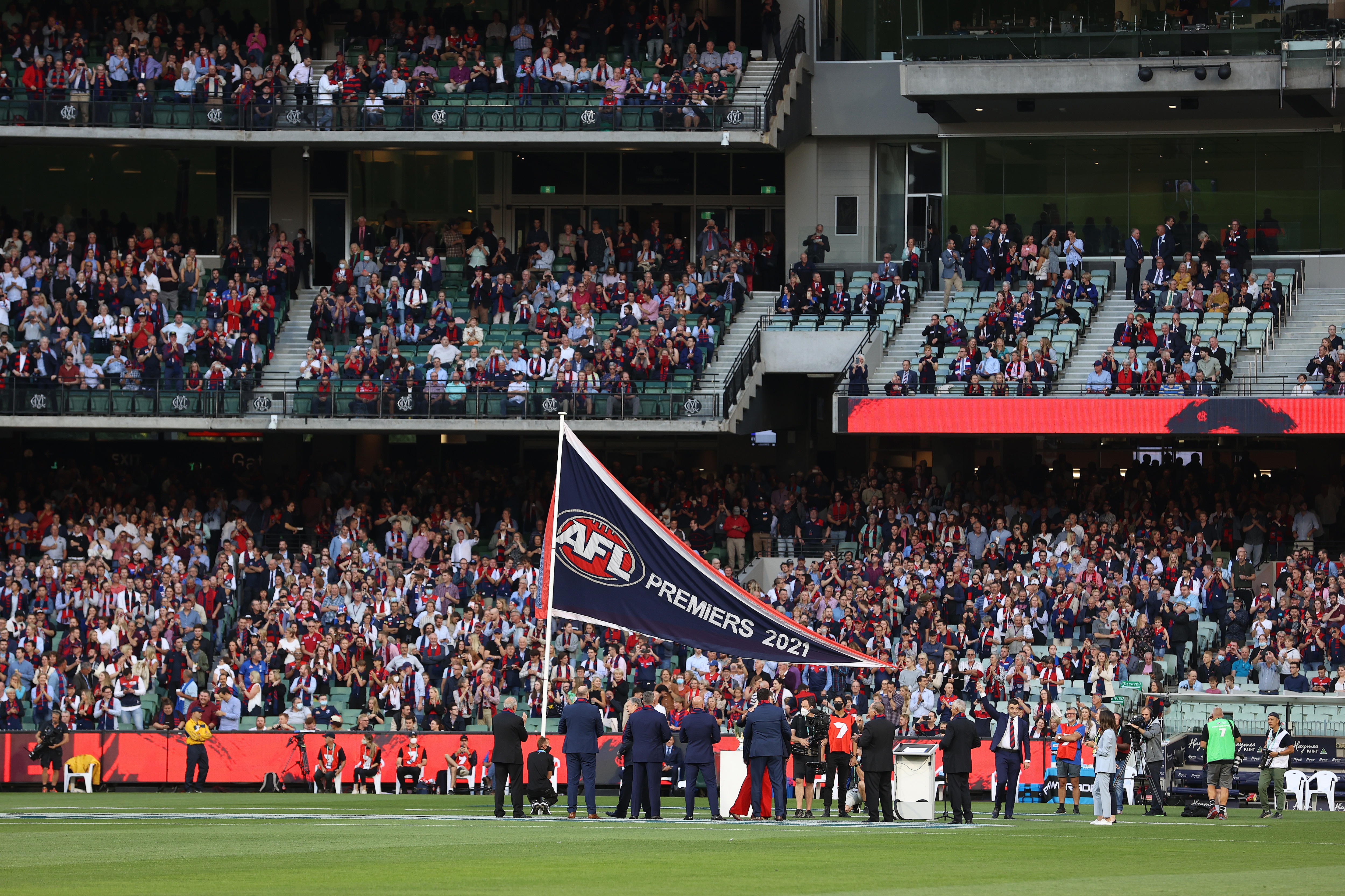 AFL Round 1 Wrap | Premiership Flag Unfurling