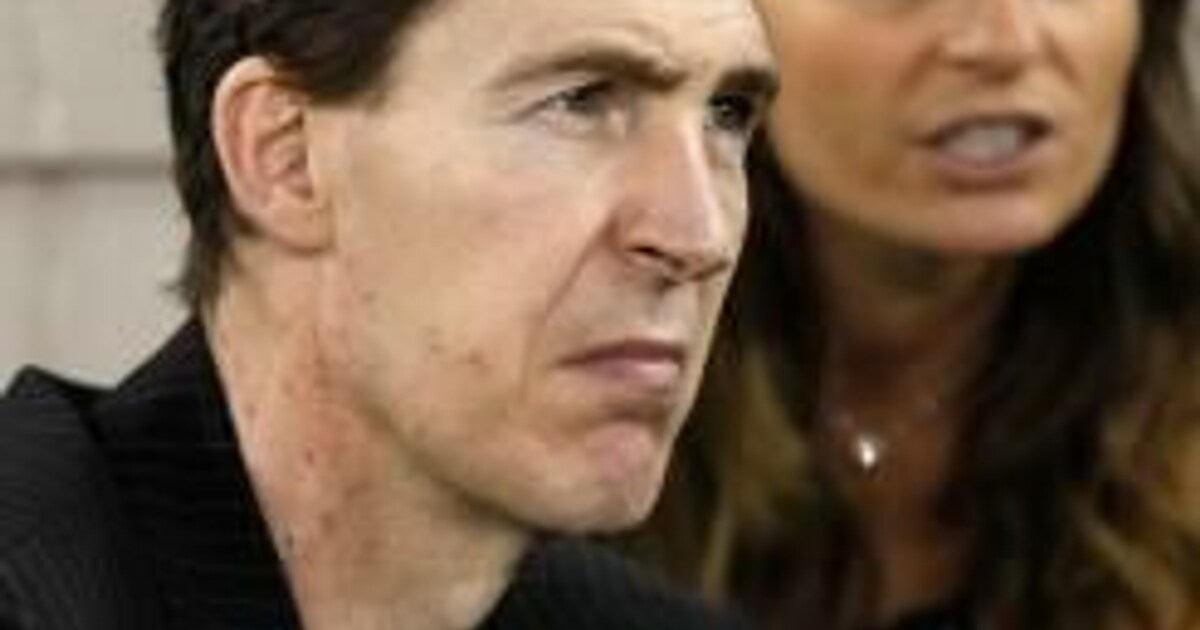 Stynes steps down to rousing applause